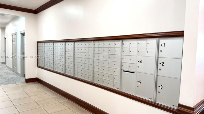 Building Photo - 2665 SW 37th Ave