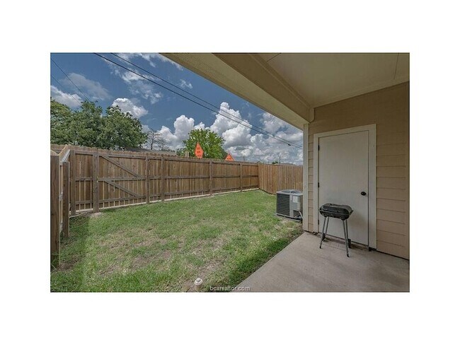 Building Photo - 129 Watson St