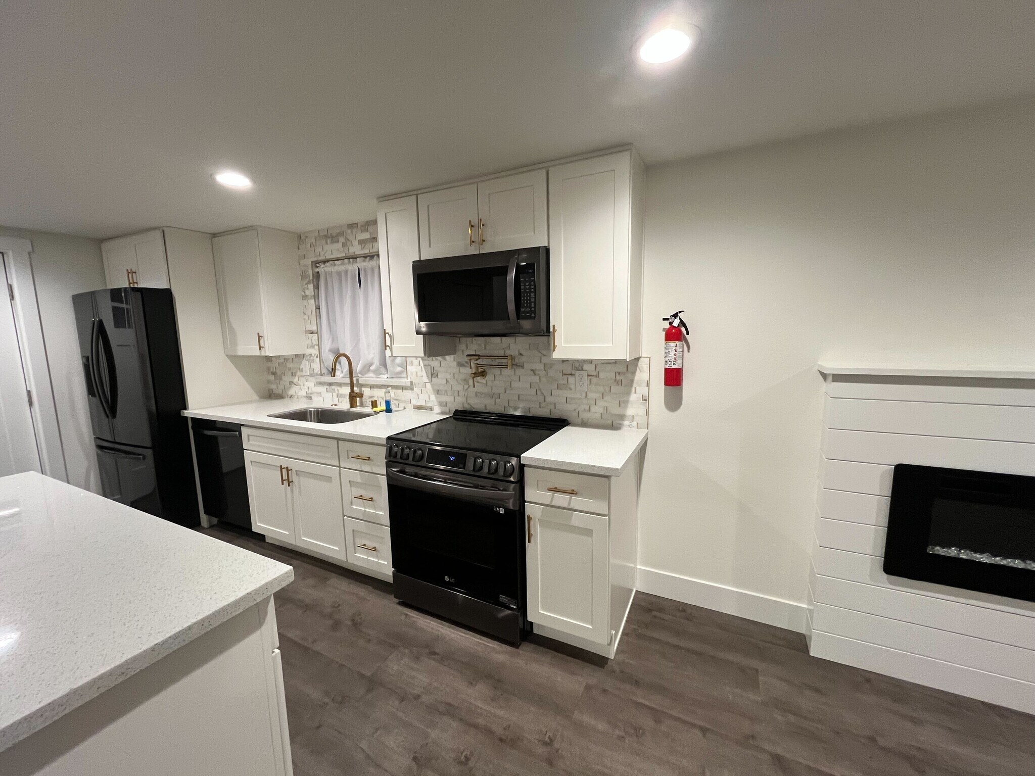 Building Photo - 1298 Beach Ave