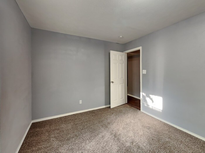 Building Photo - 2405 Cripple Creek Dr