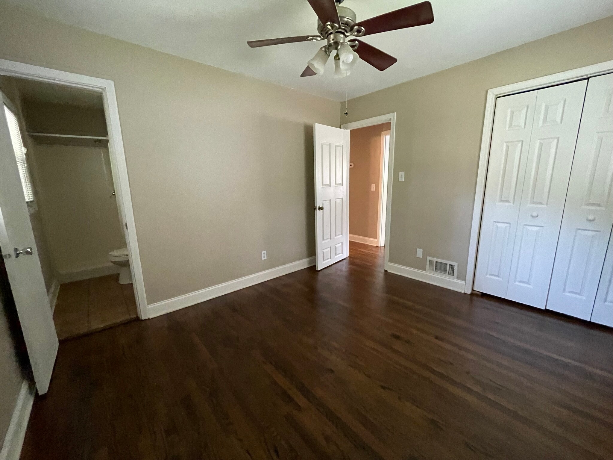 Building Photo - 956 Seville Dr