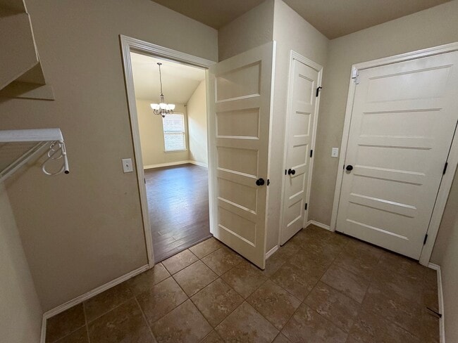 Building Photo - Beautiful and Cozy 3bed/2bath with an Office Available in North Norman!