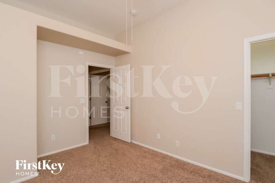 Building Photo - 32626 N Cat Hills Ave