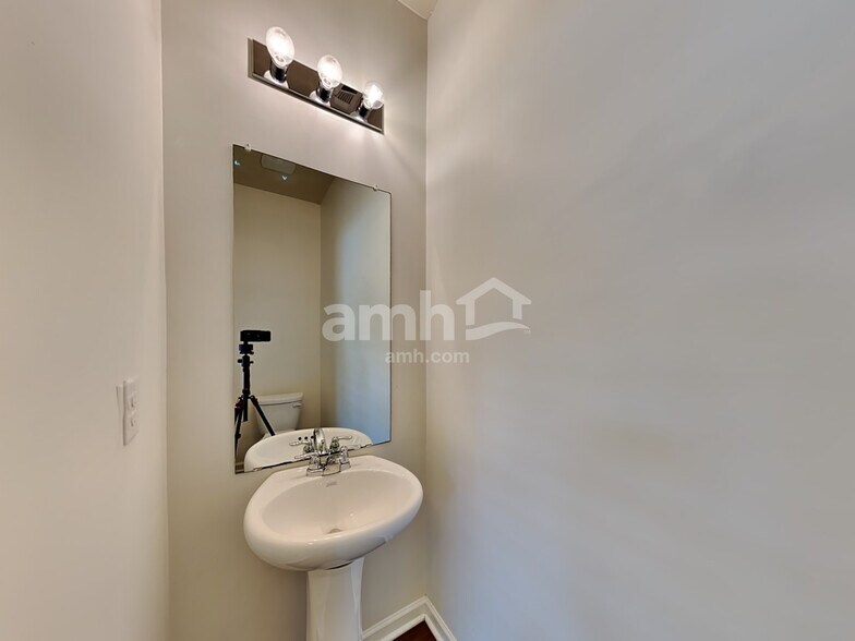 Building Photo - 4013 Clay Ct SE