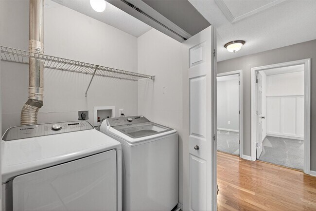 Building Photo - 3275 Simeon Bunker St