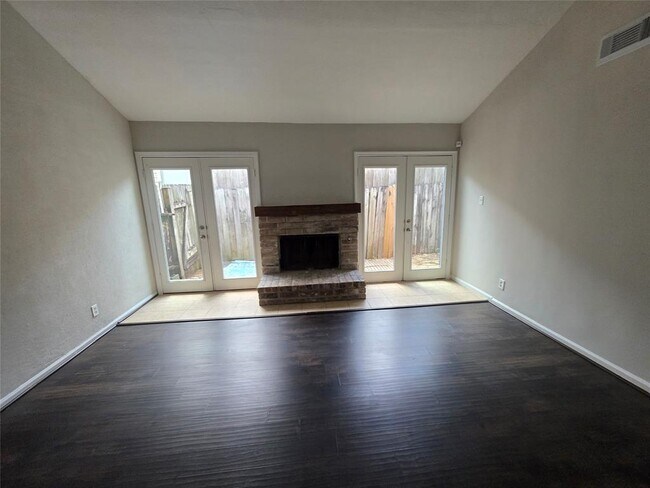 Building Photo - 5026 Birchmont Dr