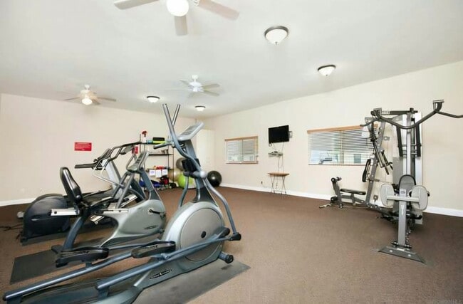 Building Photo - Beautiful 1BD/1BA W/ Reserved Parking and In-Unit Laundry in North Park!