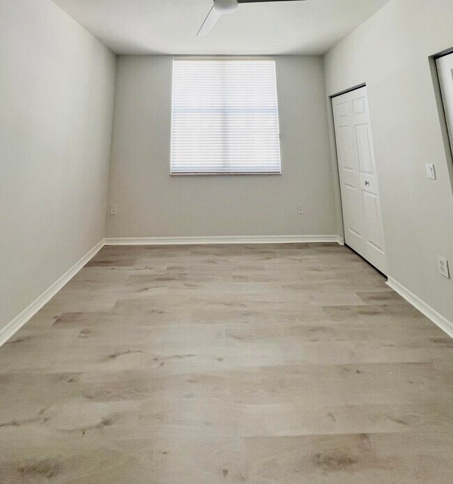 Building Photo - 806 E Windward Way