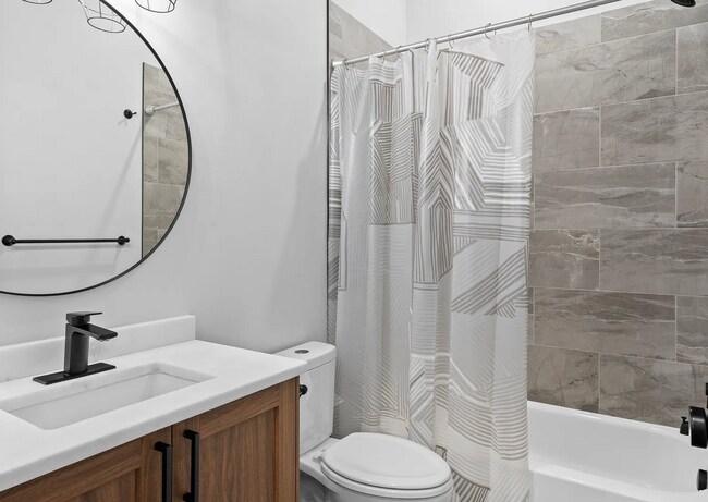 Building Photo - GORGEOUS Sandy Home!!!