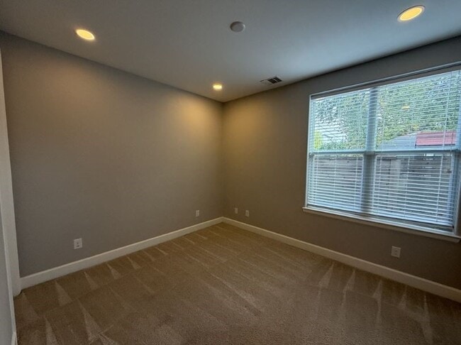 Building Photo - 2906 Baer St