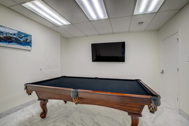 Building Photo - 8402 Columbia Dr