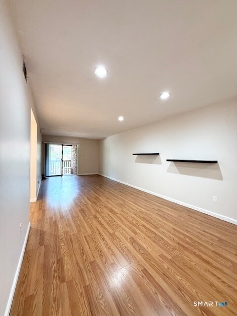 Building Photo - 95 Woodsedge Dr