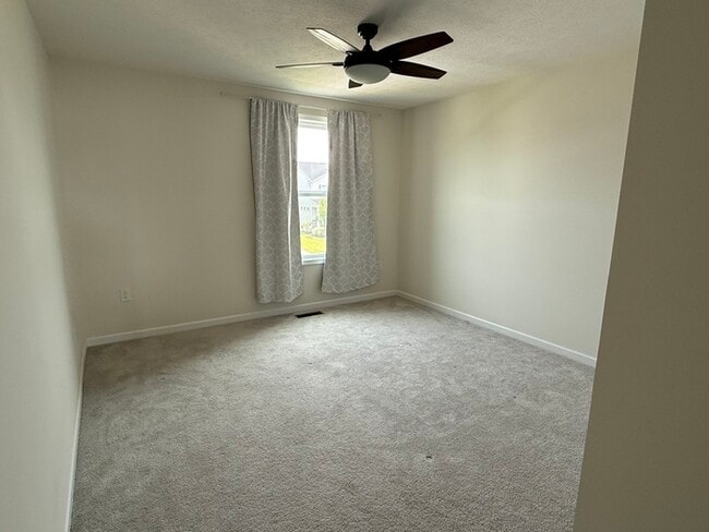 Building Photo - Gorgeous 4 beds 2.5 baths in Johnstown