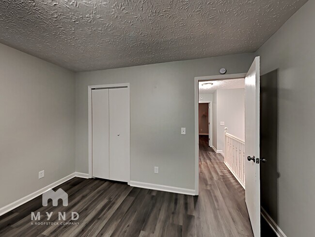 Building Photo - 5657 Riding Woods Dr SW