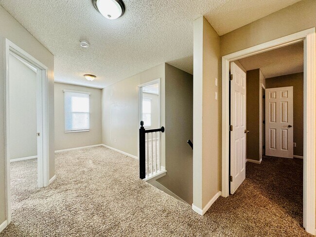 Building Photo - **BRAND NEW CARPETS** Beautiful Home in Bl...