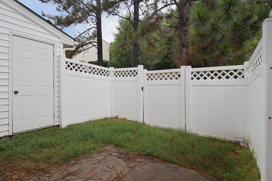 Building Photo - 158 Portestown Way