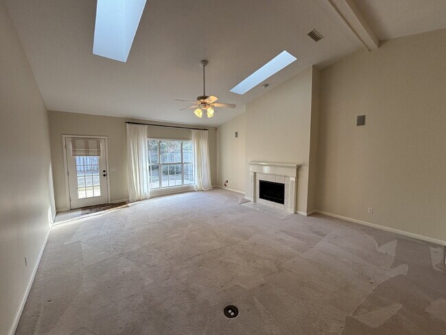 Building Photo - 39 Williamsburg Pl