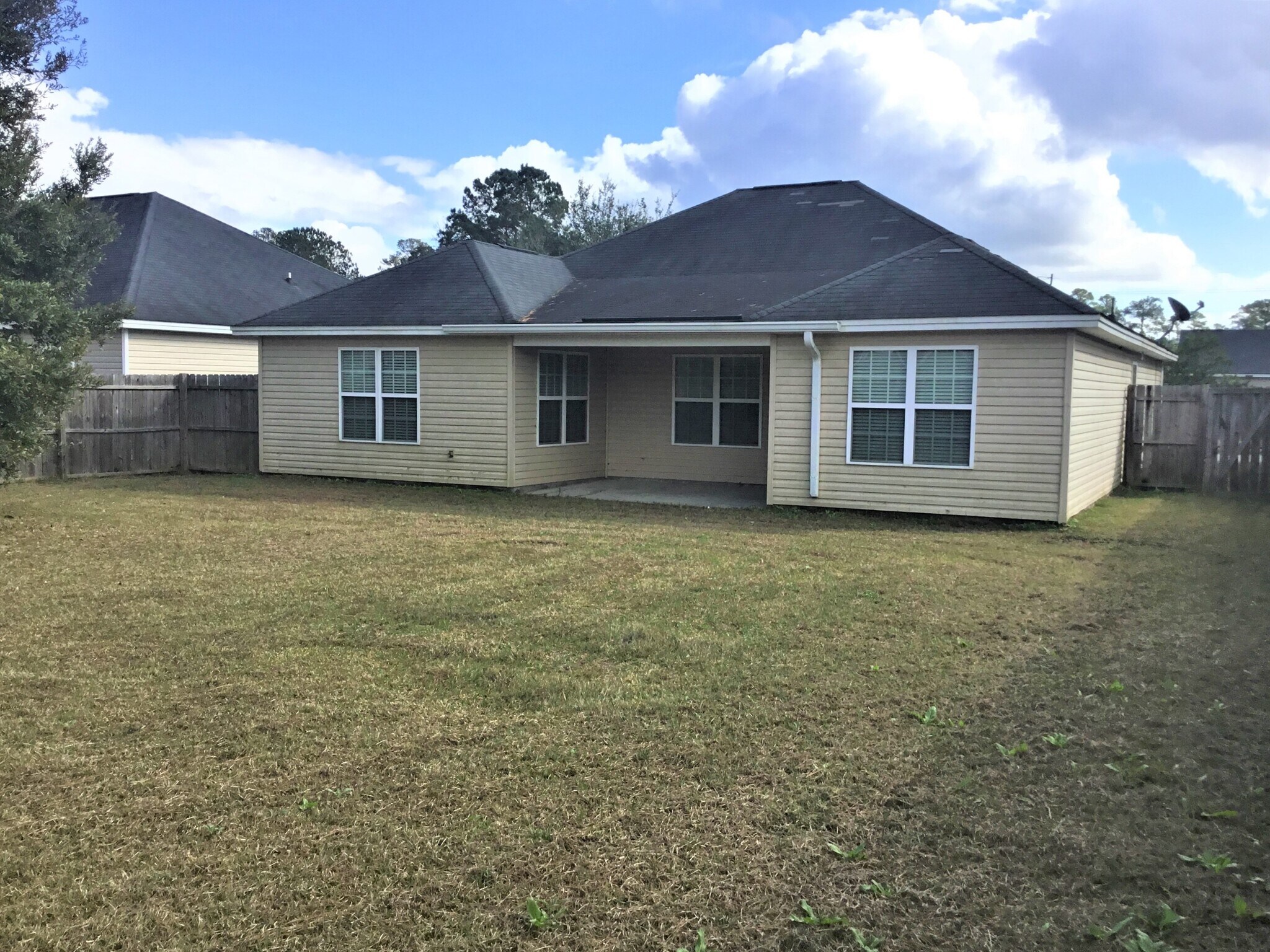 Building Photo - 107 Fontenot Dr