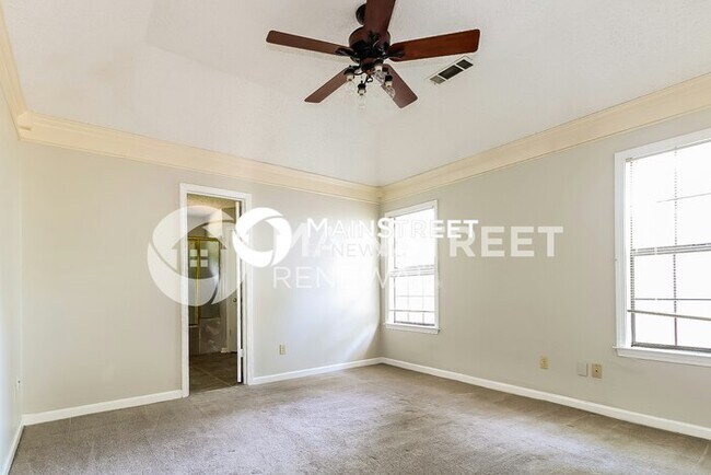 Building Photo - 3 Bedroom Pet-Friendly Home in Memphis, TN with Main Street Renewal