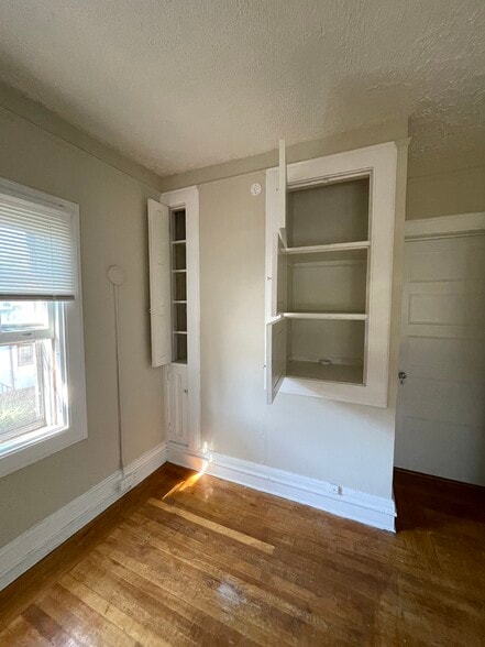 Building Photo - 570 Prospect St