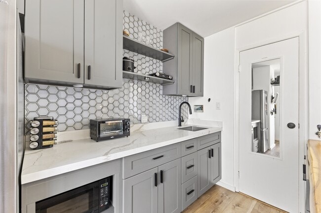 Building Photo - 249 Long Island St