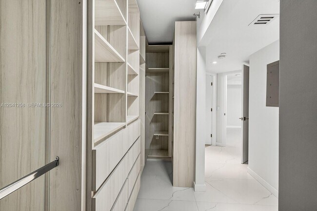 Building Photo - 16445 Collins Ave