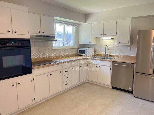 Building Photo - 9854 Las Vegas Dr