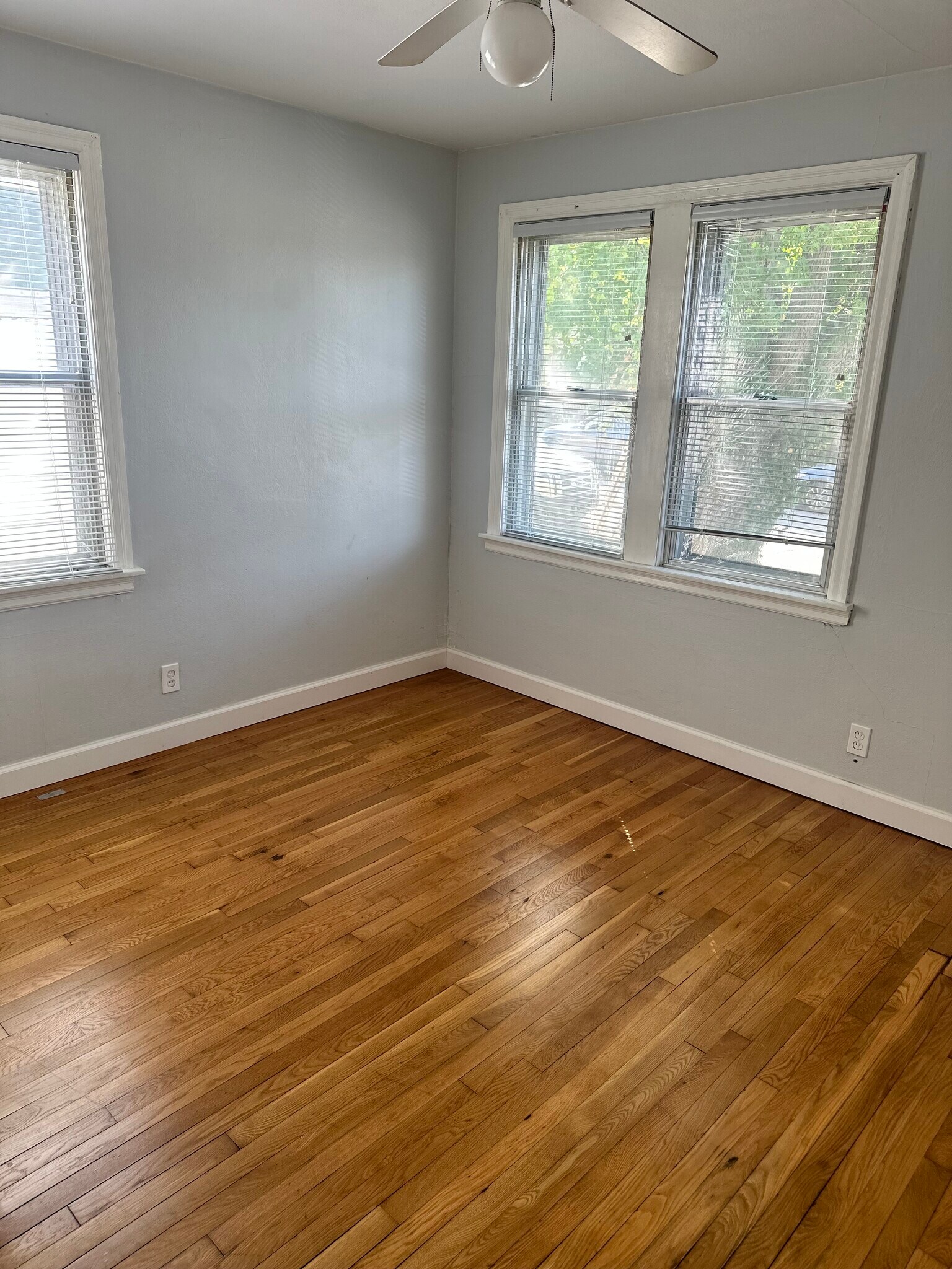 Building Photo - 6531 Leschen Ave