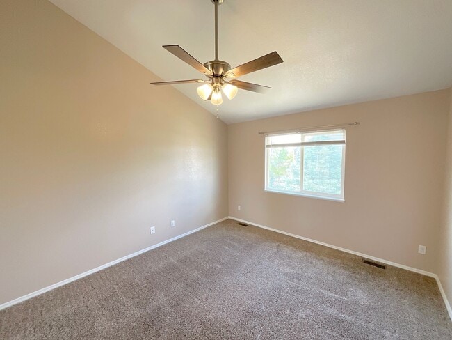 Building Photo - 4 Bedroom Home Available Near Peterson Rd & Constitution Ave!
