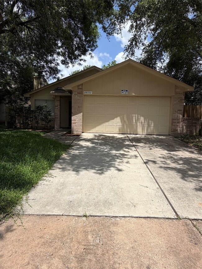 Building Photo - 10722 Highland Woods Dr