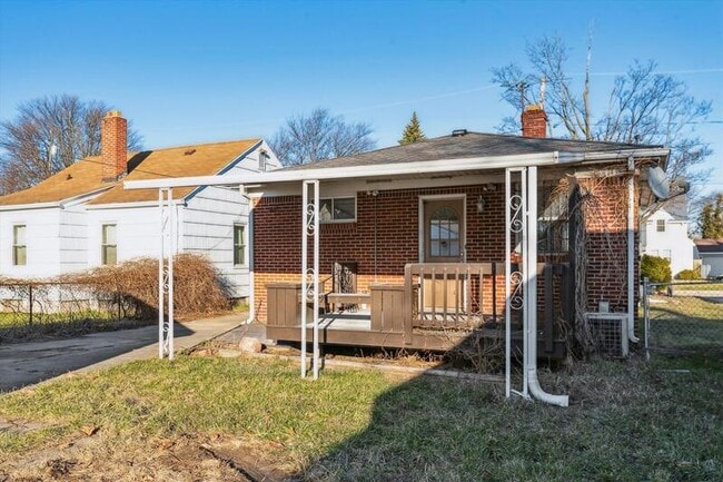 Building Photo - 4431 Caroline Ave