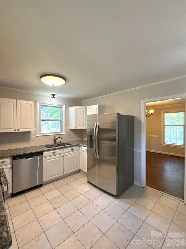 Building Photo - 5710 Charing Pl