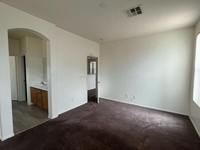 Building Photo - Great single story 3 bedroom house for rent!