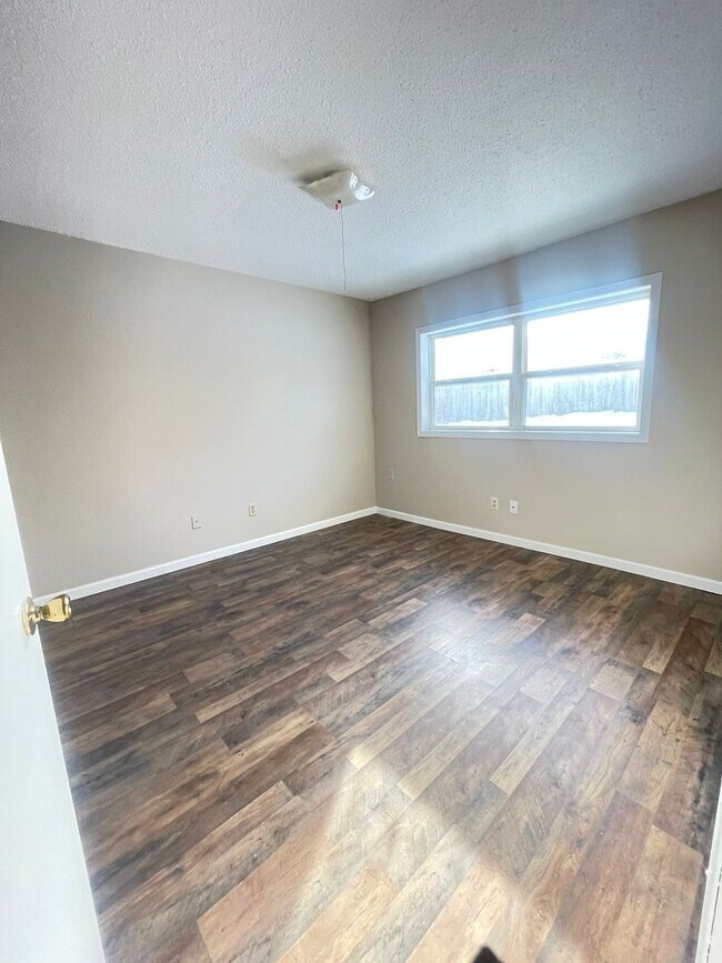 Building Photo - 1 Bed 1 Bath Apartment For Rent in TROY, MO