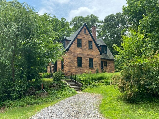 Primary Photo - 17 Pratt St