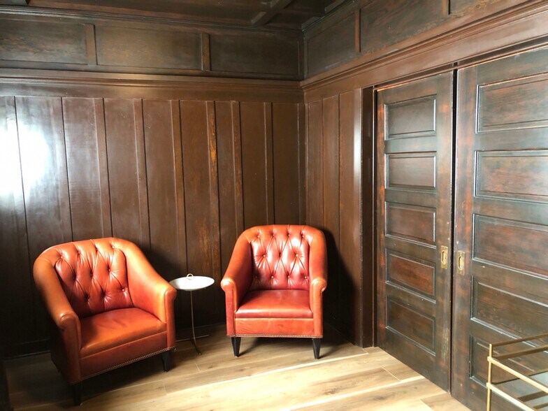 Building Photo - 2650 Van Buren Pl