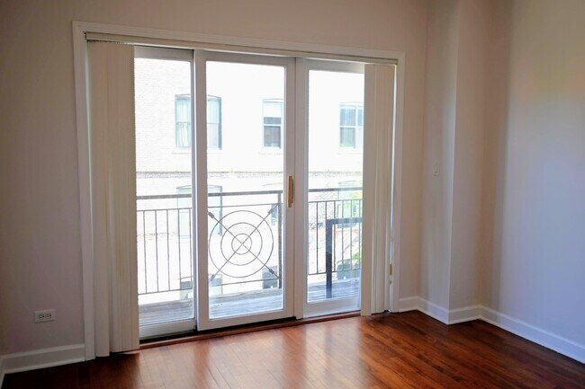 Building Photo - 529 N Racine Ave