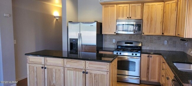 Building Photo - Northwest 4 Bedroom Pool Home