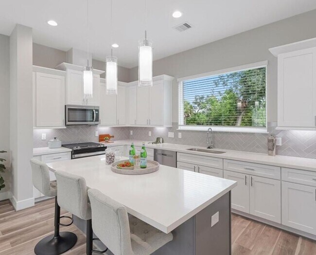 Building Photo - Luxury New Construction Home for Lease – E...