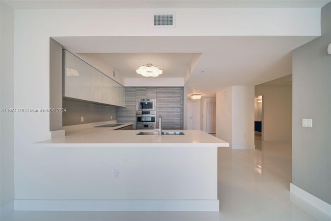 Building Photo - 300 Sunny Isles Blvd