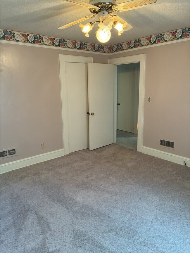 Building Photo - "Charming 3-Bedroom Retreat with 2 Full Baths in Peaceful Pelzer!"