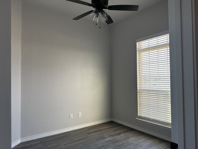 Building Photo - 5106 White Rose Dr