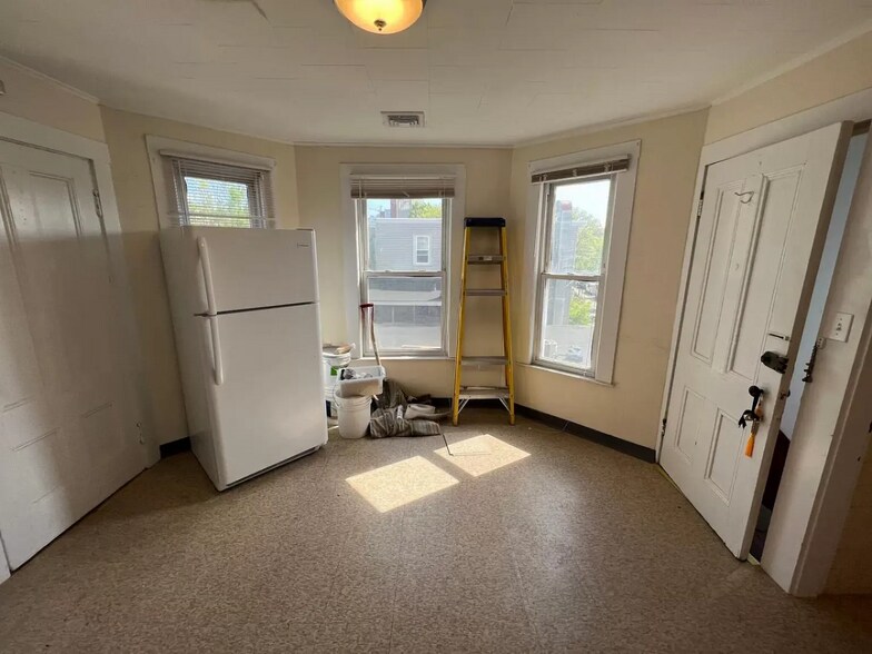 Building Photo - 10 Warren St