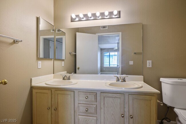 Building Photo - 3103 Key Largo Dr