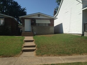 Building Photo - 2 Bedroom Brick Ranch with Garage