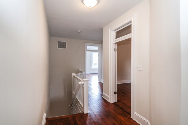 Building Photo - Renovated Columbia Heights 3BD Rowhome wit...