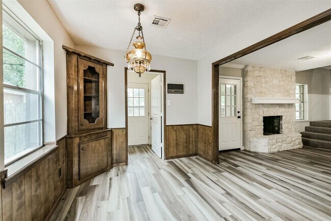 Building Photo - 28902 Twisted Oak Dr