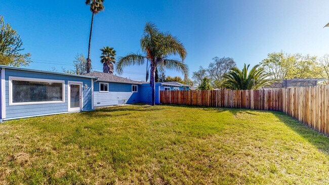 Building Photo - Gated and fully remodeled 1 bedroom 1 bath...