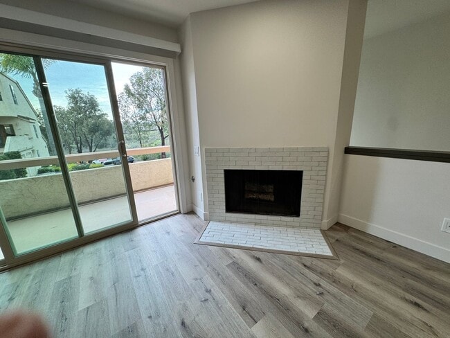 Building Photo - Welcome to this stunning Tierrasanta 1-bedroom, 1-bathroom