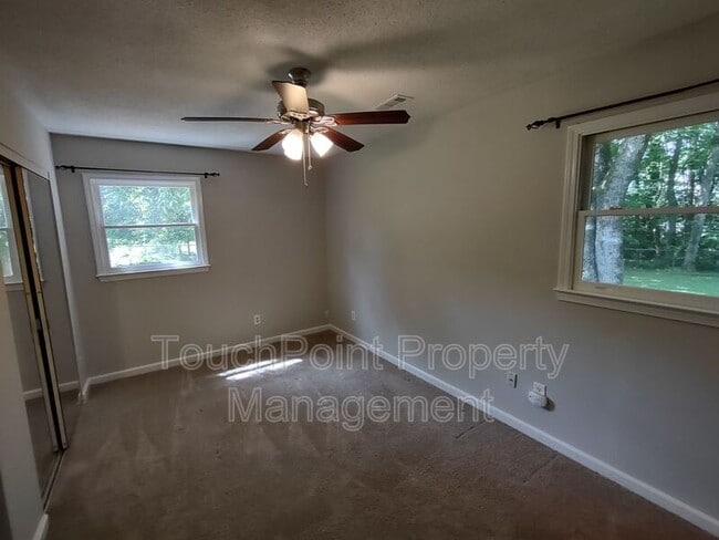 Building Photo - 710 Sharon Dr
